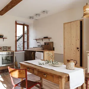 https://la-nine-gite-appartement-craquant-coeur-de-village.hotels-rhonealpes.com